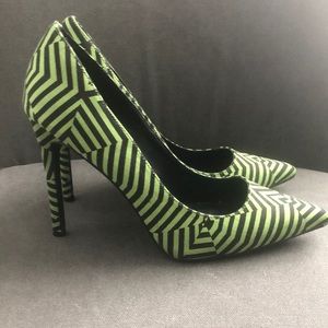 Size 9 Lime Green/Black Heel Pump